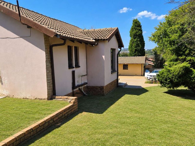 3 bedroom House to let in Lombardy West - Photo 1