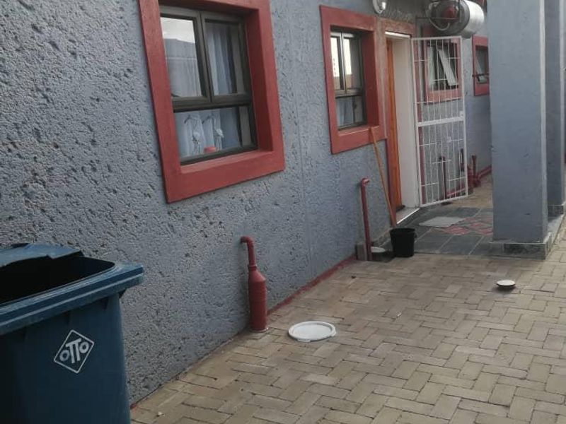 Okahandja- For Sale Neat 3 Bedroom House - Photo 6