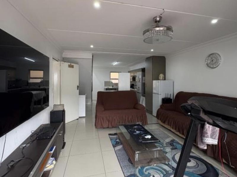 Modern 3-Bedroom Townhouse in Pine Grove – Ferndale - Photo 3