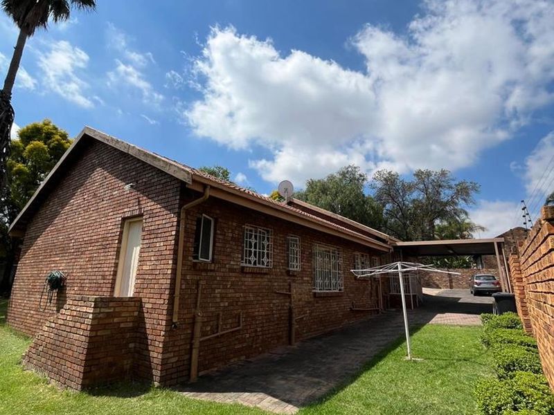 4 Bedroom 2 bathroom family home available immediately - Photo 6