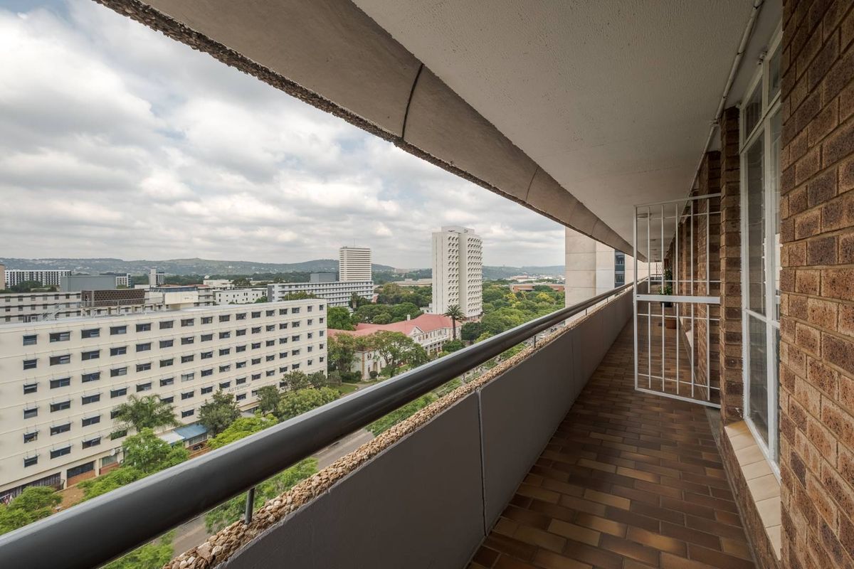 A stone throw away from UP and ease of access to the Gautrain, Tuks sports grounds and other amenities! - Photo 3