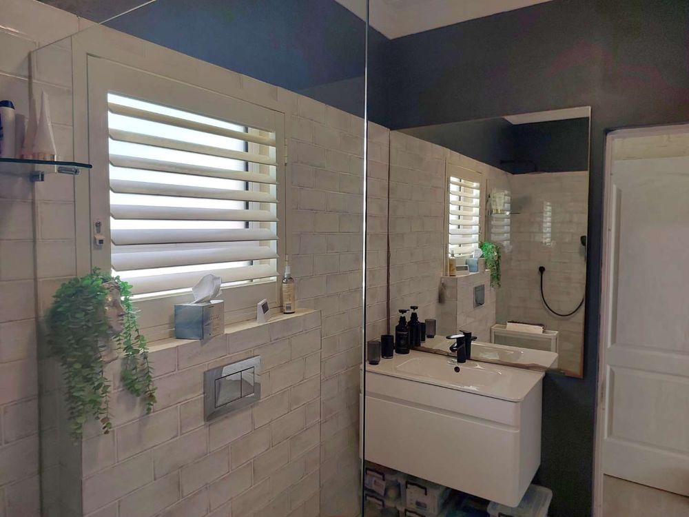 Main bathroom