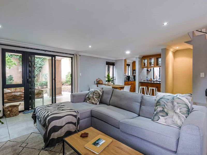 Modern, Private Living in the Heart of Menlo Park. - Photo 4