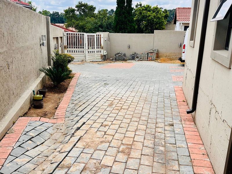 LUXURY, COMFORT AND VERSATILITY ALL IN ONE!!! - Photo 5