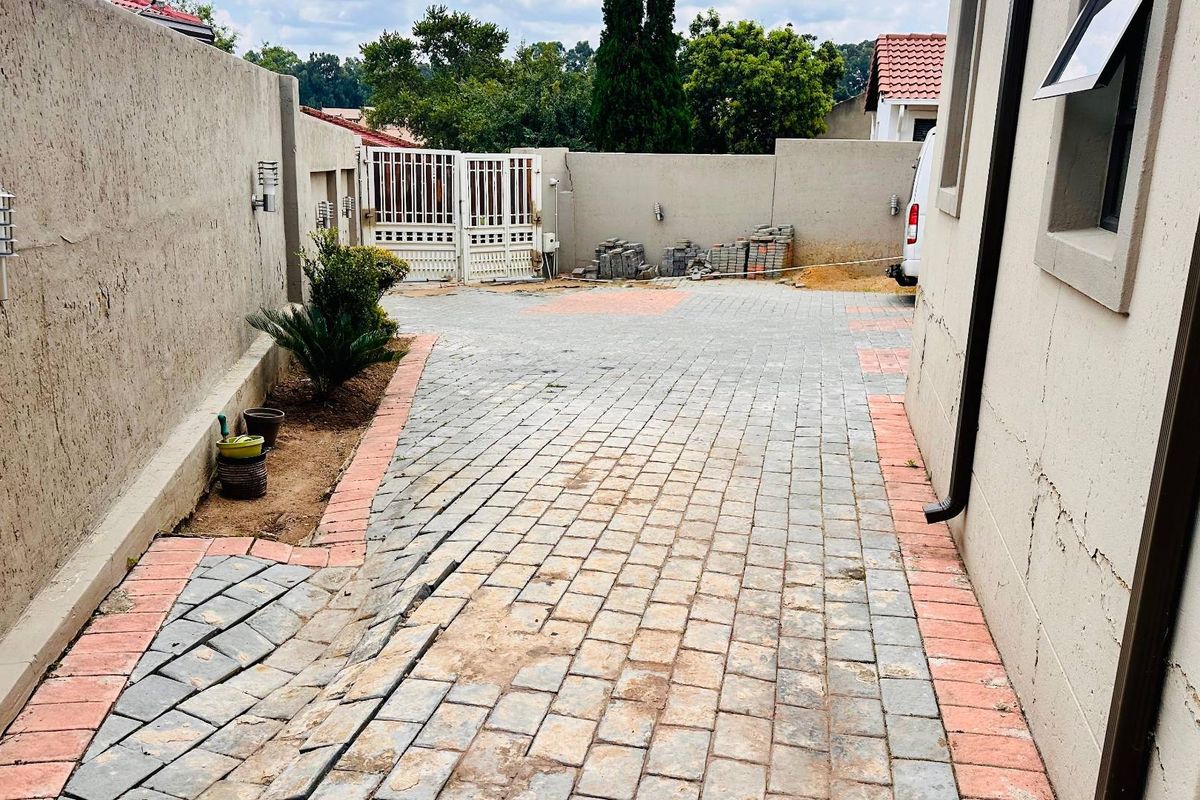 LUXURY, COMFORT AND VERSATILITY ALL IN ONE!!! - Photo 5