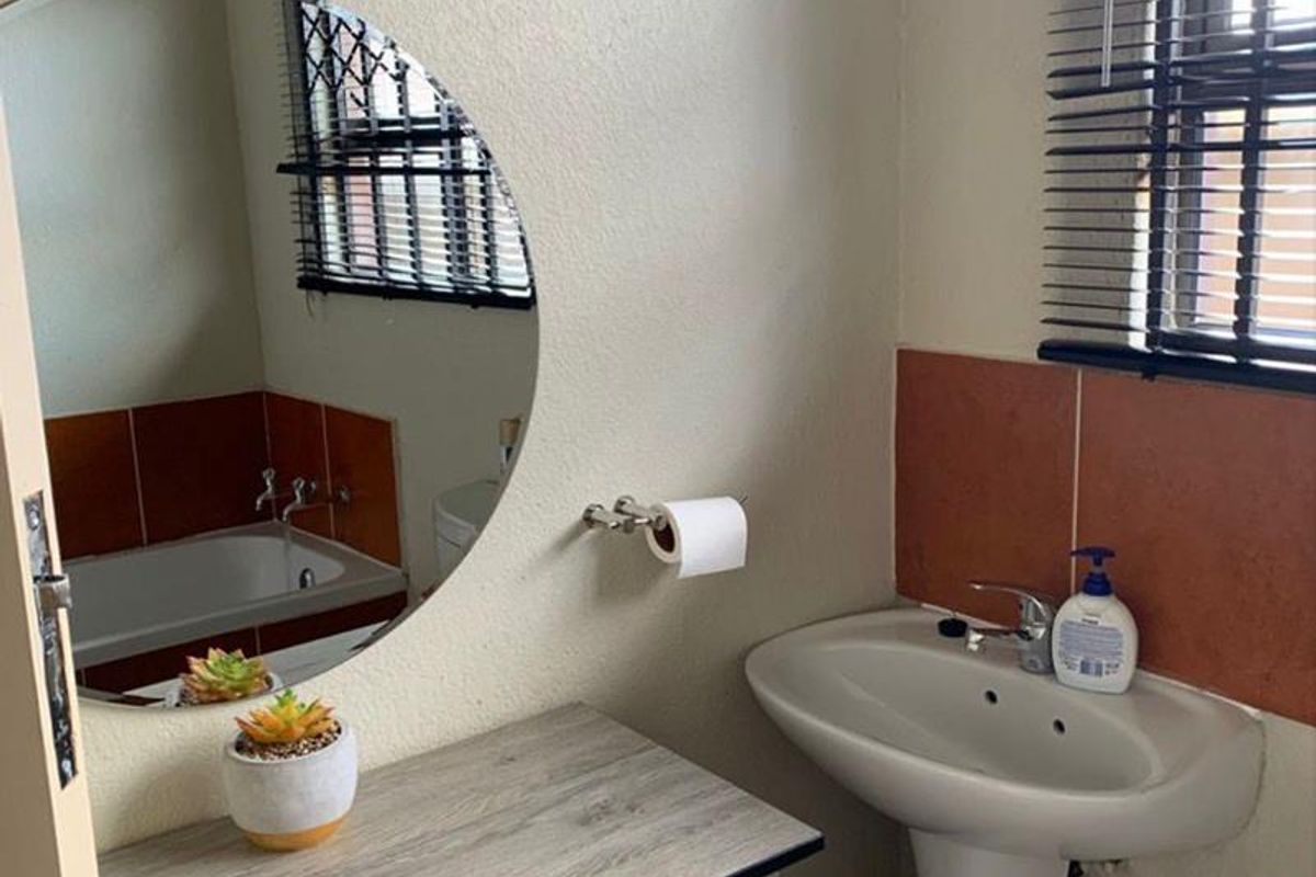 2 bedrooms house for sale in Soshanguve East, Ext 5 - Photo 2