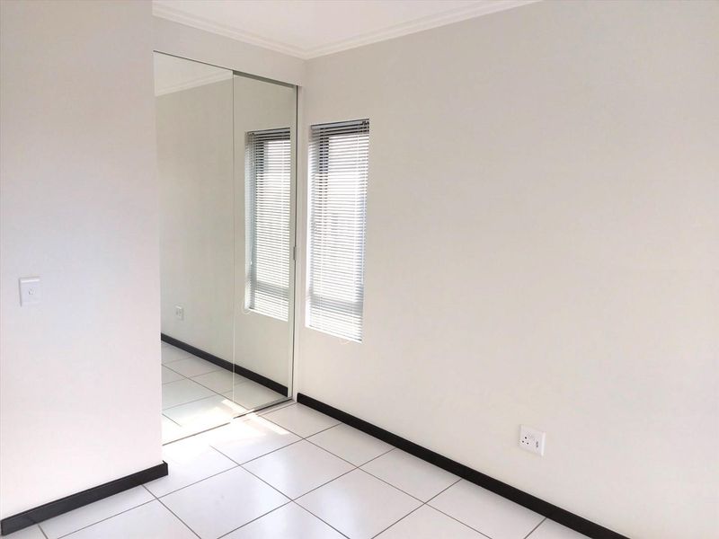 Stunning 1 Bedroom Apartment - Photo 7