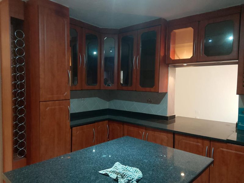 Stunning Four Bedroom Double Storey House in Amandasig - Photo 7