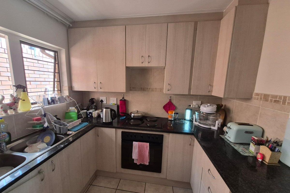 Spacious, secure and designed for exceptional retirement living! - Photo 3