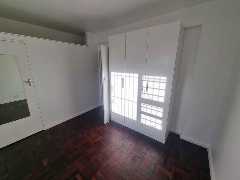 Newly Renovated Spacious Two-bedroom Apartment To Rent in Tamboerskloof! - Photo 9