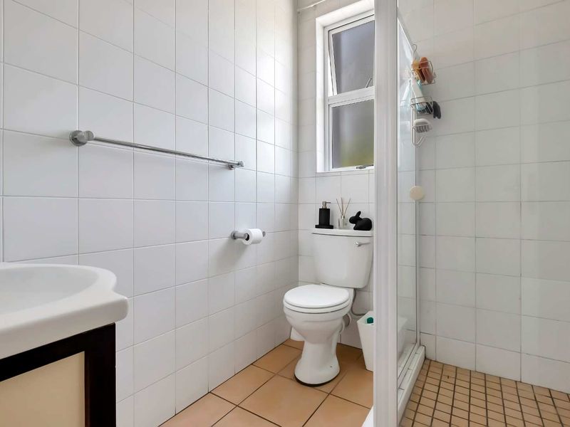 TOP FLOOR 2 BEDROOM APARTMENT FOR SALE IN BRYANSTON - Photo 9