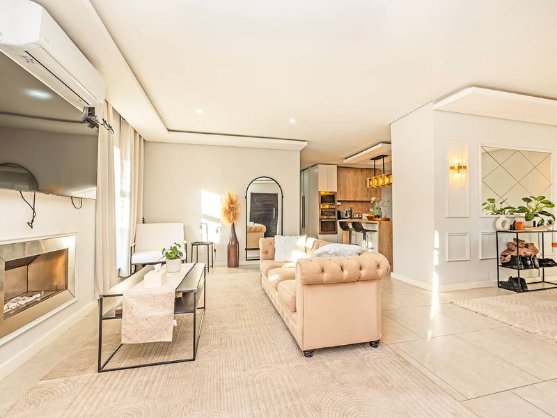 Contemporary Dual-Living Masterpiece with Exceptional Finishes & Work-From-Home Versatility - Photo 3