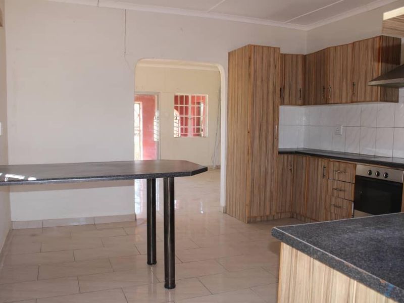 Three bedrooms house for sale in Outjo,  Selling Price N$1200000 (cost included), erf size 795 sqm - Photo 6