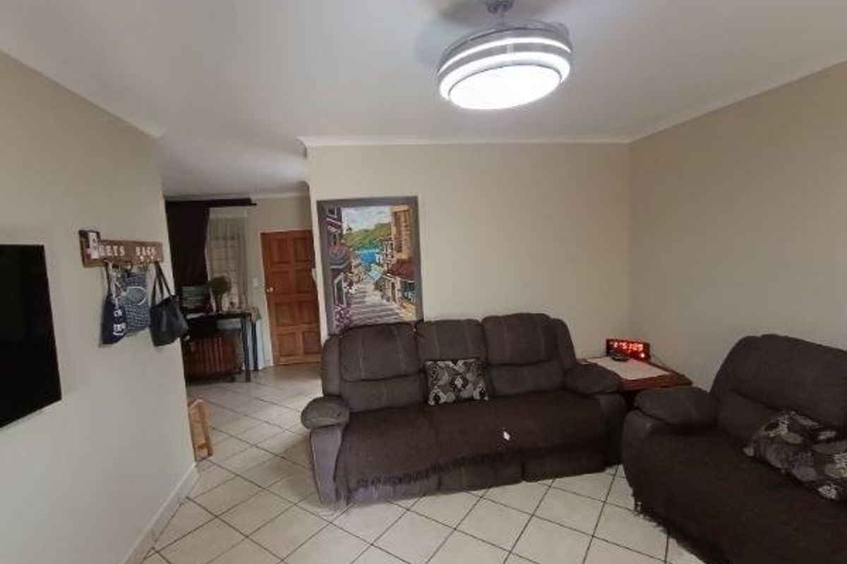 CENTURION - CELTISDAL  -  3 LIVING AREAS - 2 BED - 2 BATH  & 2 GARAGES - Photo 5