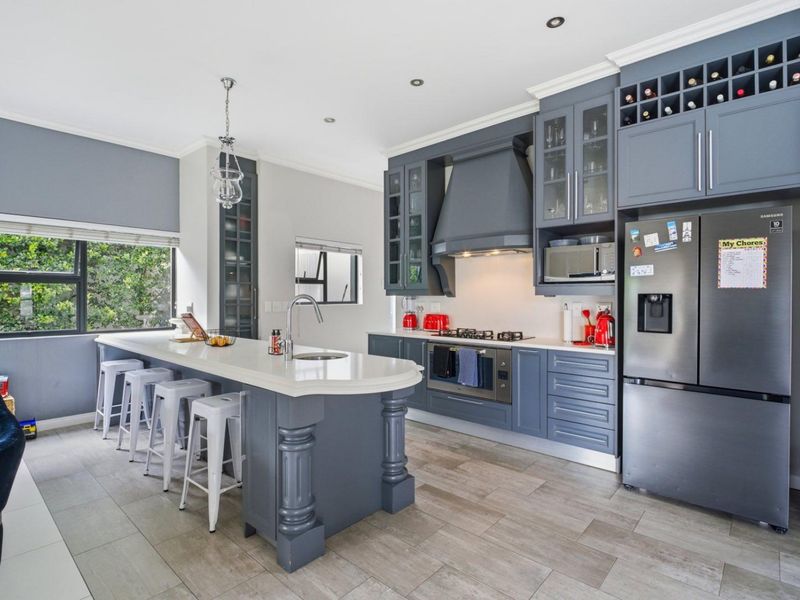 Modern Four Bedroom Home For Rental in Waterfall Country Village Estate - Photo 7