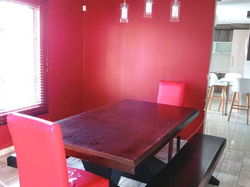 FIVE BEDROOM HOUSE FOR SALE IN KLIPPOORTJE,GERMISTON - Photo 10