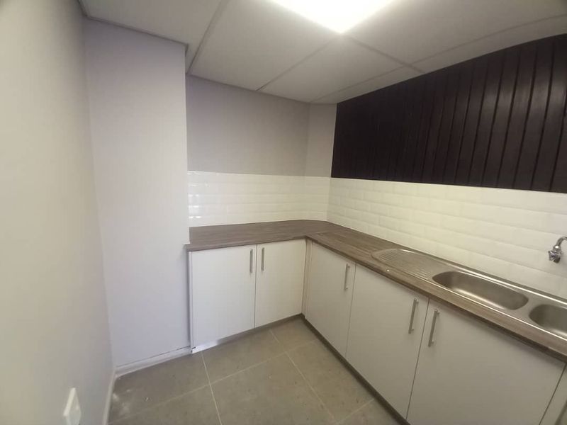 MODERN OFFICE TO LET - WNK CBD OFF CENTRE - Photo 4