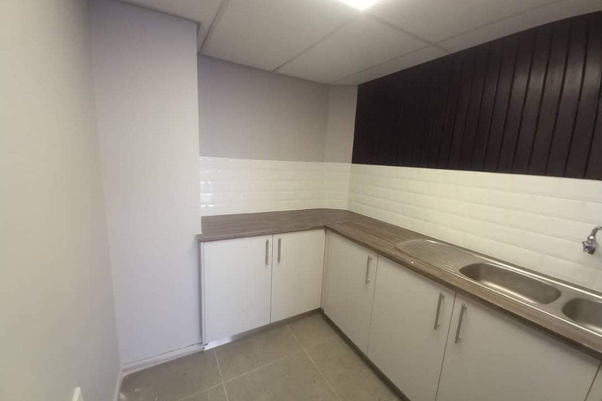 MODERN OFFICE TO LET - WNK CBD OFF CENTRE - Photo 4