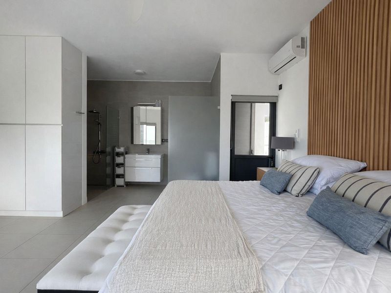 Sea-View Penthouse with Private Rooftop – Tamarin, West Coast Mauritius - Photo 9