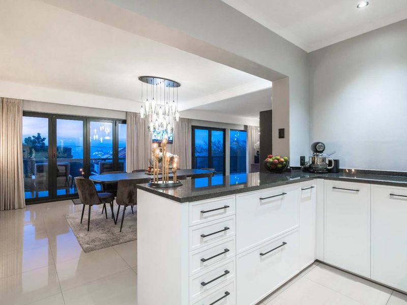 Ultimate Bespoke Family Home in Oranjezicht - Photo 9