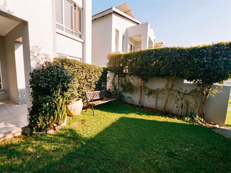 Beautiful Two Bedroom Garden Apartment in Broadacres - Photo 2