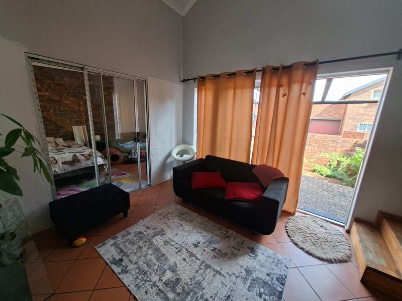 2 Bedroom Loft Unit with Private Garden in Weltevreden Park - Photo 9