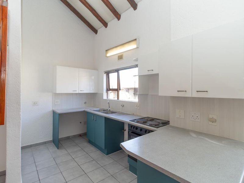 Cozy 3 Bedroom / Large Loft, 2 Bathroom Apartment - Photo 6