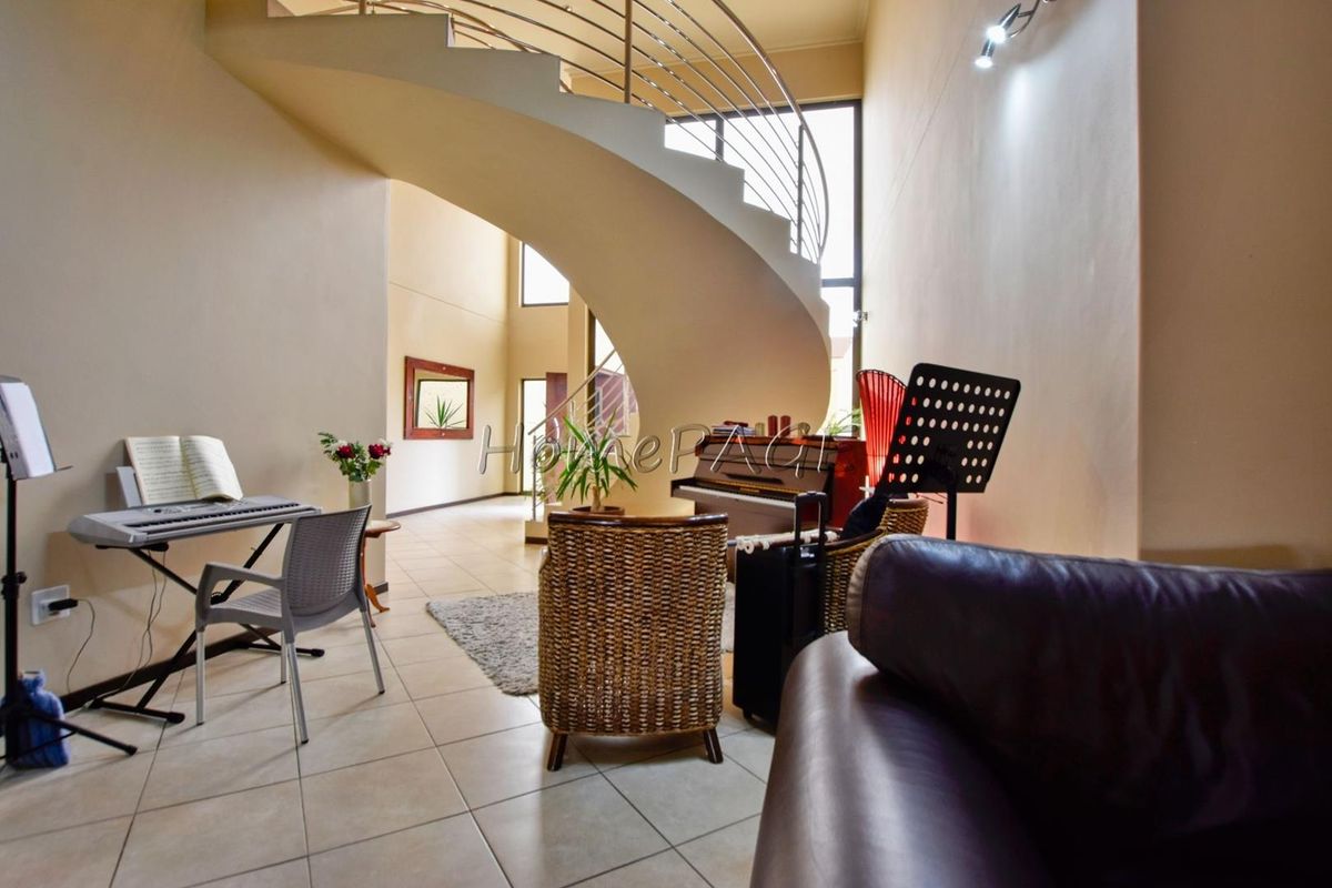 Ext 9, Swakopmund:  BEAUTIFUL, SPACIOUS, ELABORATE Contermporary 5 Bedr Home with Flat - Photo 5