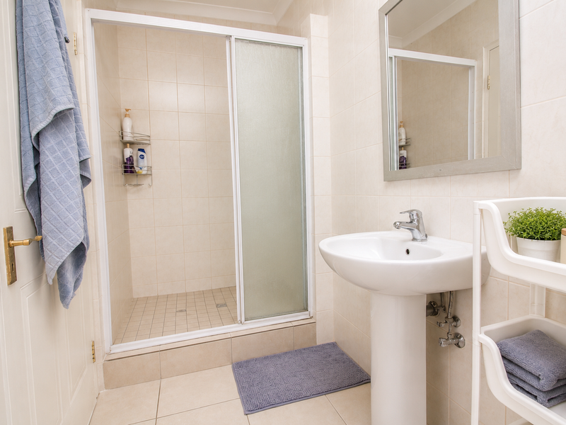 Elegant Townhouse with En-Suite and Covered Patio - Photo 8