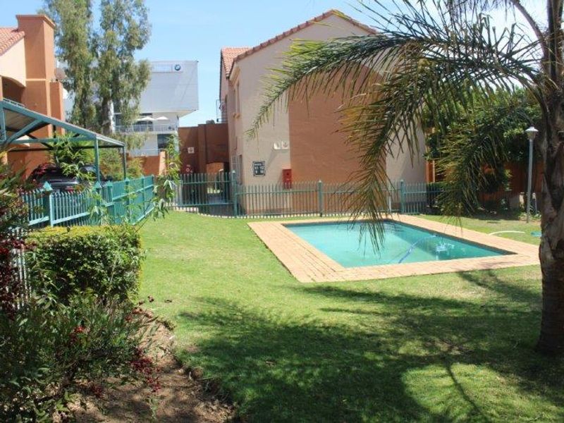 Modern 2-Bedroom Apartment for Rent in Stratford, Garsfontein - Photo 8