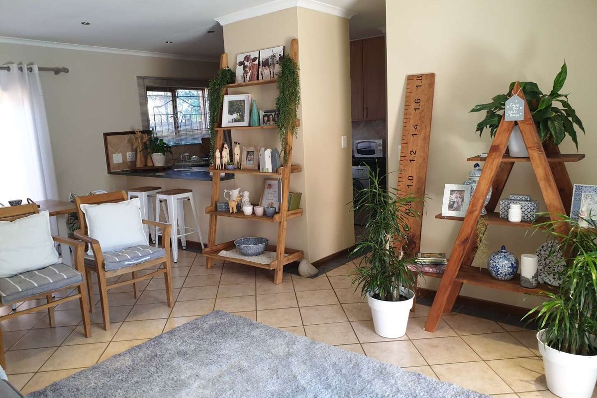Neat and safe upmarked  2 bedroom townhouse in a double security Estate in in Boardwalk Meander B for Sale - Photo 5