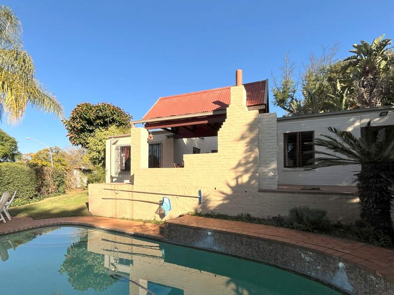 3 Bedroom house with flatlet in Garsfontein - Photo 3