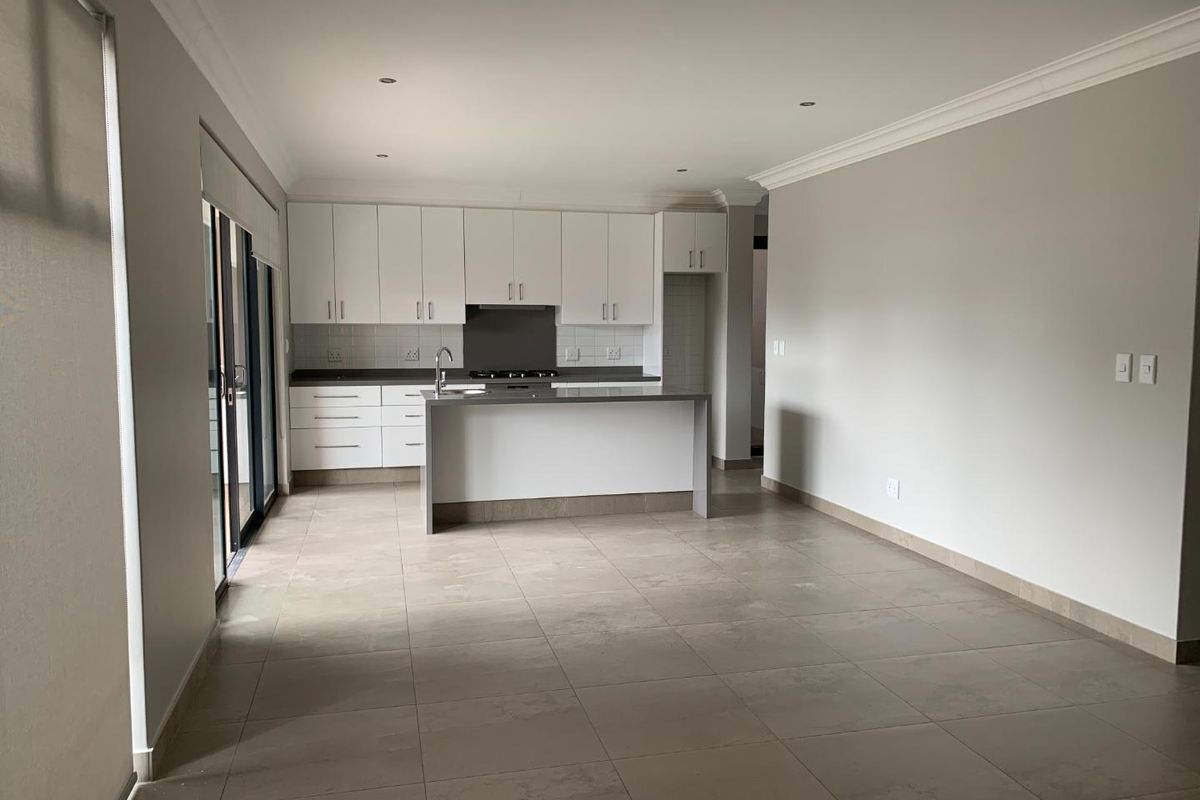 BEAUTIFUL HOME IN WATERKLOOF - GATED COMMUNITY - Photo 3