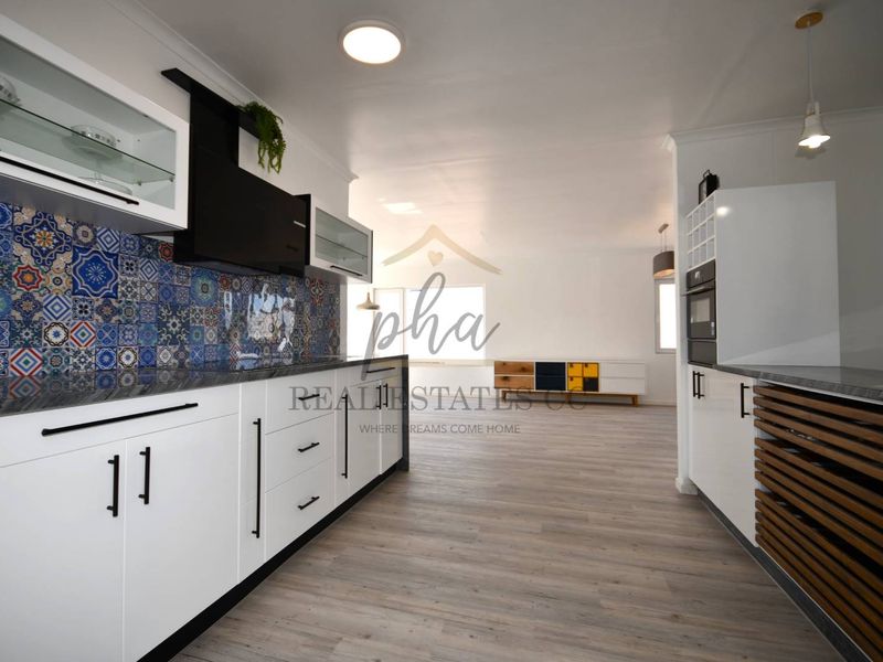 Immaculate Home with Bonus Bangalow - Photo 8