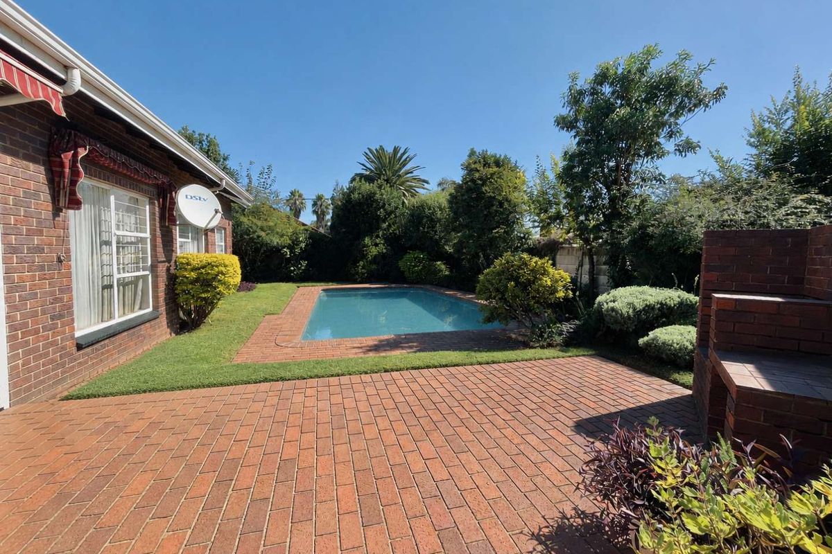 Spacious Family Home with Pool & Braai Area - Photo 2