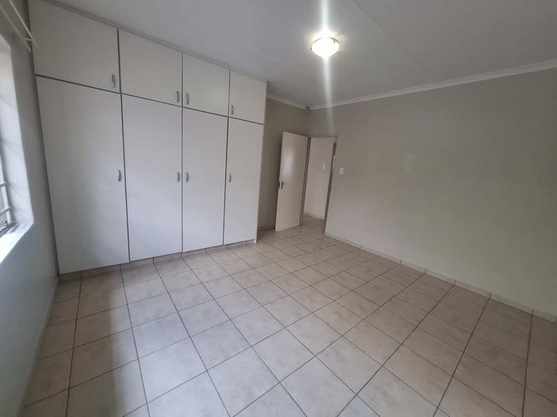 Excellent investment or first home - Photo 6