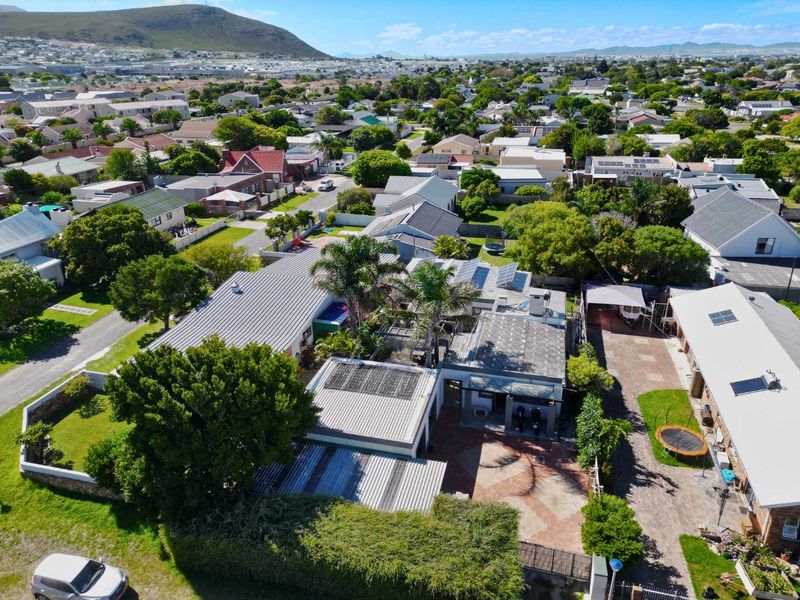 Where Comfort Meets Convenience - Photo 2