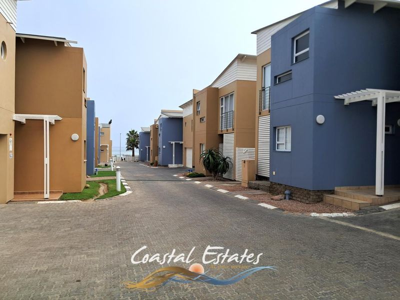 Charming Waterfront Townhouse Perfect for Airbnb Investment - Photo 2