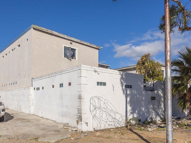 Investor’s Dream Opportunity on Koeberg Road, Brooklyn - Photo 2