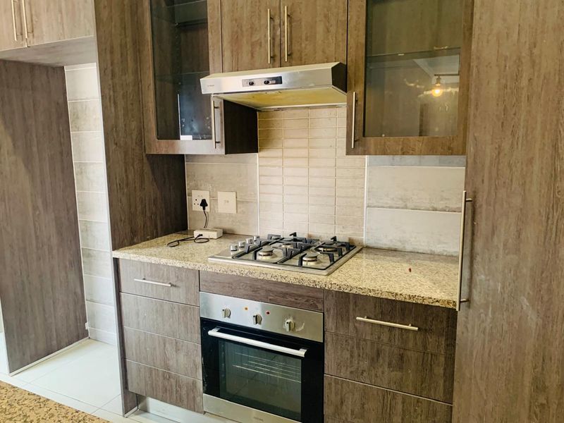 Space, Style & Serenity - Photo 6