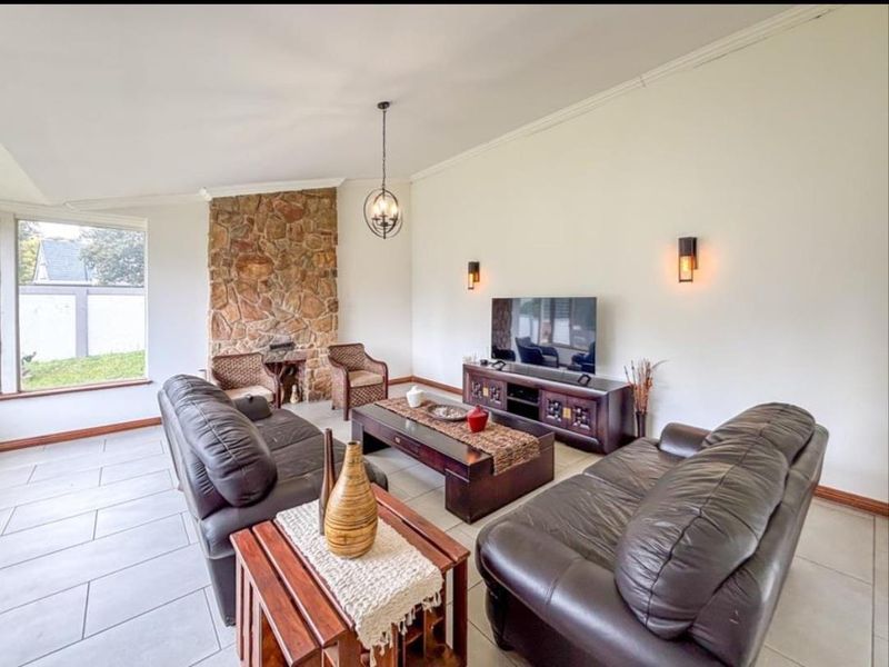 4 Bedroom House for Sale - Photo 9