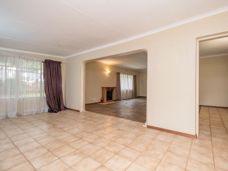 Located in a quiet street, with lovely neighbours. - Photo 3