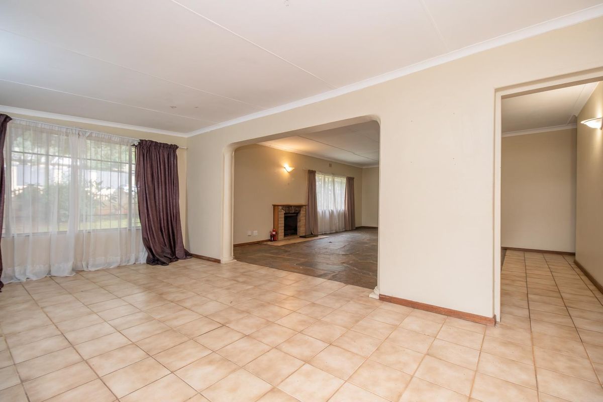 Located in a quiet street, with lovely neighbours. - Photo 3