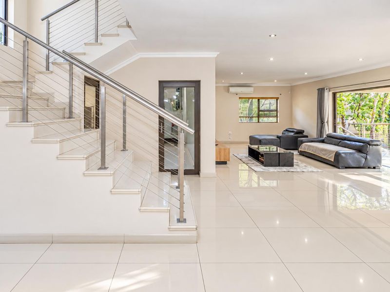 Stunning 5-Bed Home with Infinity Pool & Mountain Views - Photo 6