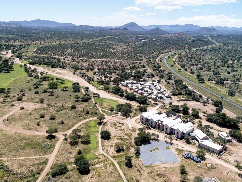 Luxury Living Awaits: 2,602 sqm in Tranquil Golf Estate - Photo 5