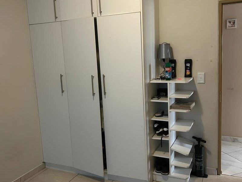 Spacious home - Photo 6