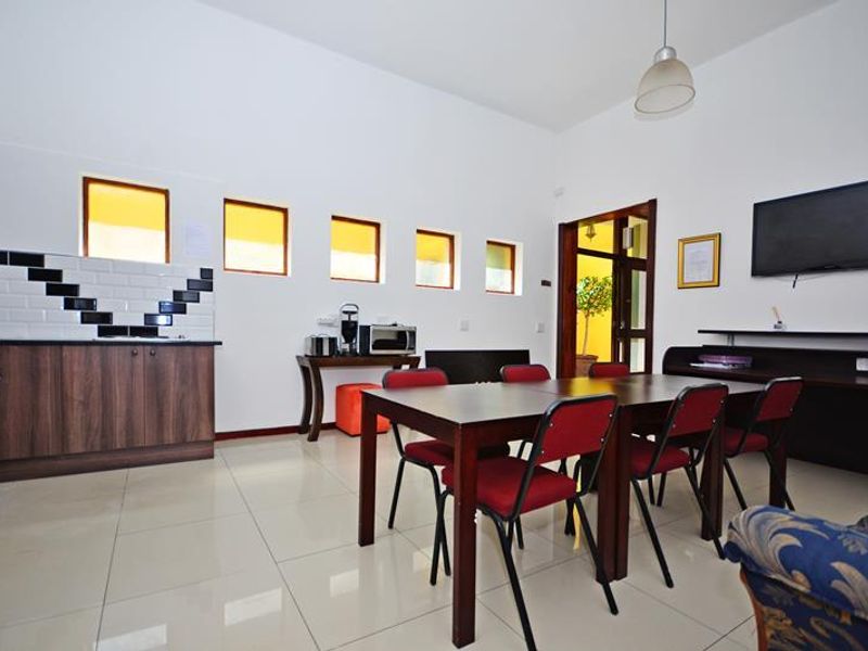 Furnished room in Communal living building - Photo 5