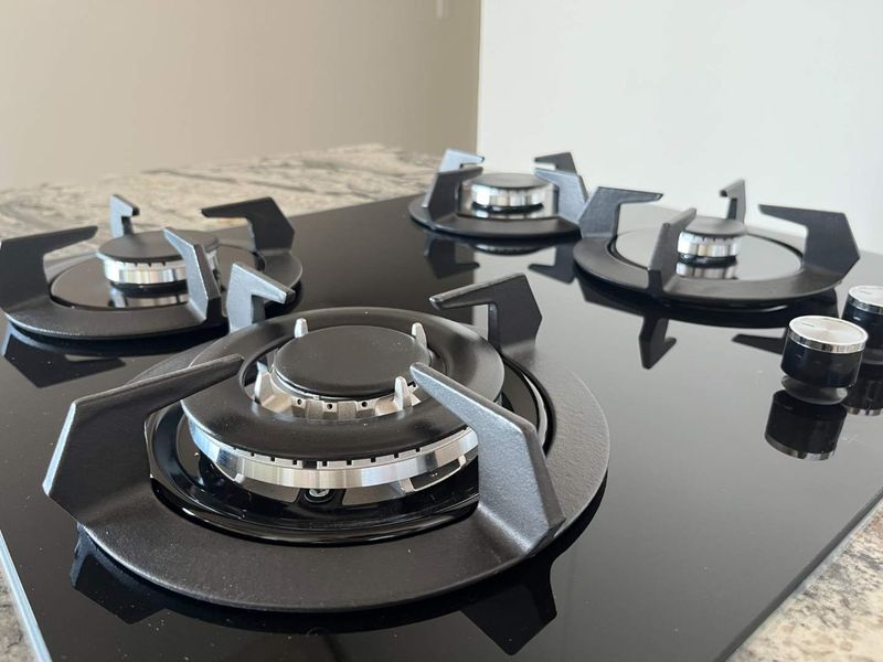 3-Bed Gem: Double Garage & Modern Open Plan Design! - Photo 5