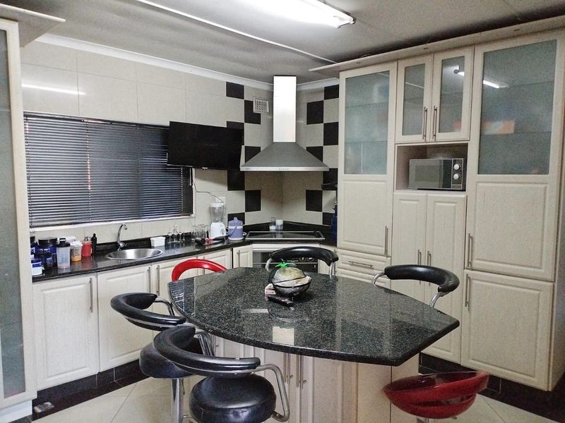 3 Bedroom House for Sale in Silverglen - Photo 7