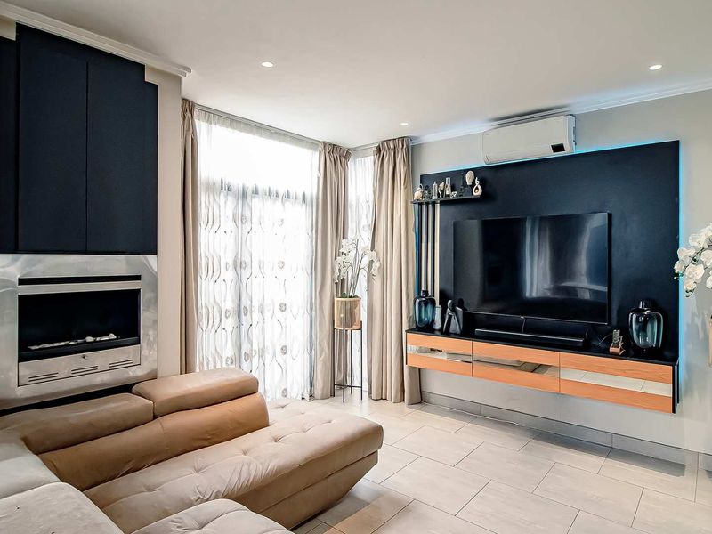 Modern, Secure Cluster Living in Bryanston East – Prime Location Near Riverside - Photo 2